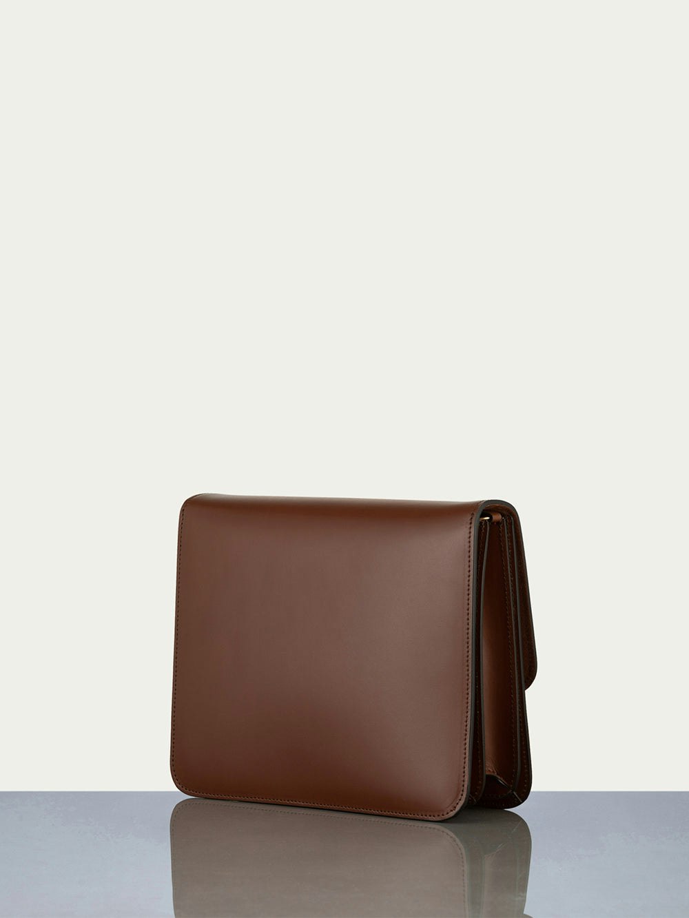 handbag back view alt:fit2